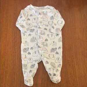 🍊5/$25 Bundles Baby Place Newborn Elephant Print Footies